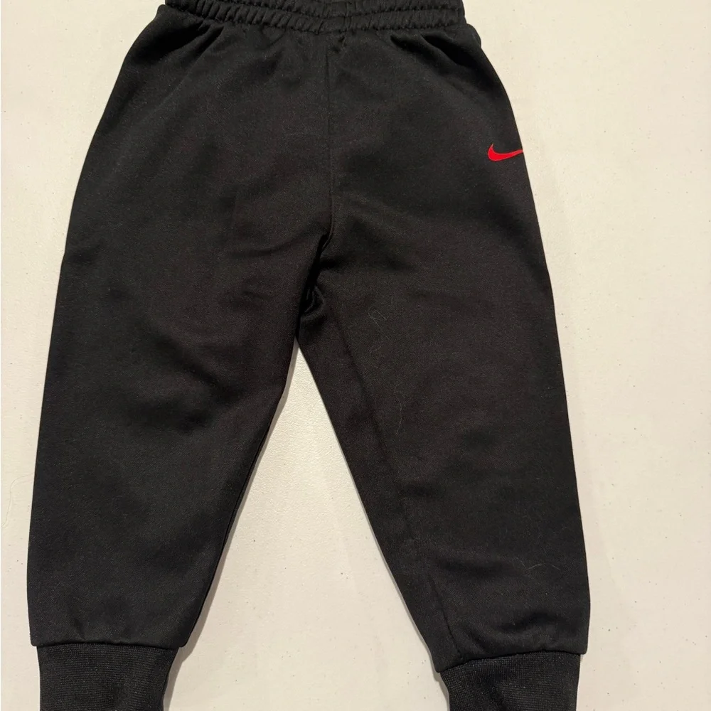 Nike Red Hoodie and Black Jogger Sweatpants Set - Kids - Picture 3 of 7